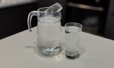 вода