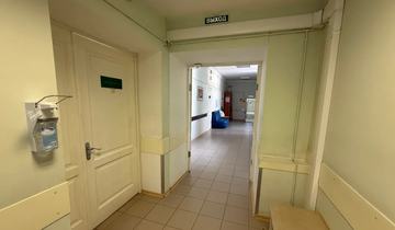 Дверь процедурного кабинета в больнице