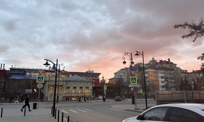 Фонари и особняк.