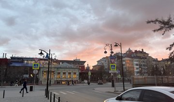 Фонари и особняк.