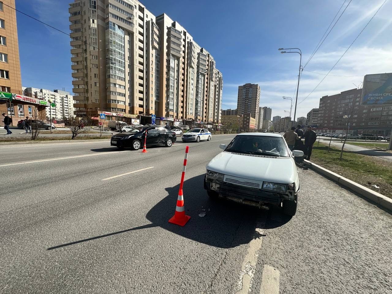 В Тюмени в ДТП с начинающим водителем пострадала его 17-летняя пассажирка  МегаТюмень