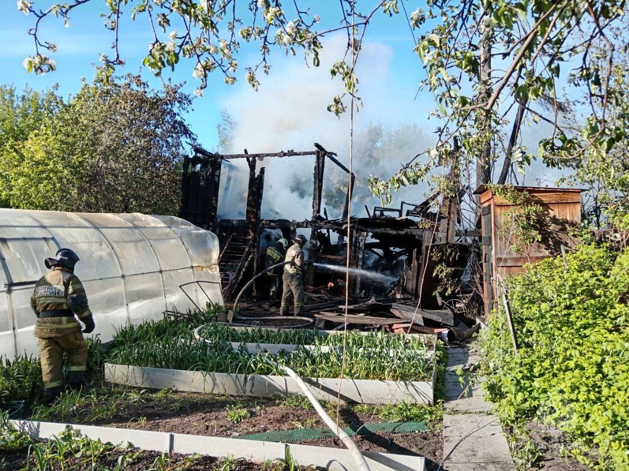 В Тюмени 18 спасателей тушили пожар в доме на улице Заимка-Волга МегаТюмень