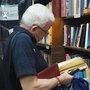 пенсионер, библиотека, книги