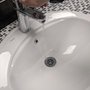 Вода льется из крана