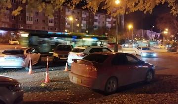 Парковка на улице Республики, 155, в Тюмени, где произошёл наезд на маму и ребёнка