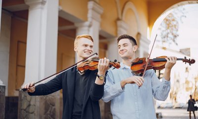 guy-with-violon (1)