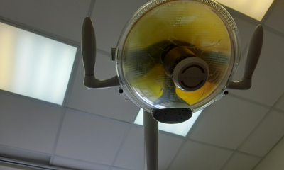 стоматолог