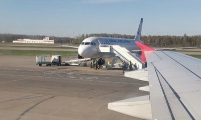 крыло самолета и самолет