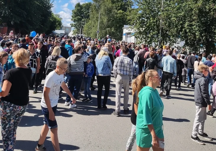 Подождем очереди. Тюменцы. Тюмень новости год. Авиашоу Тюмень 14 августа фото. Мероприятия в Тюмени сегодня.