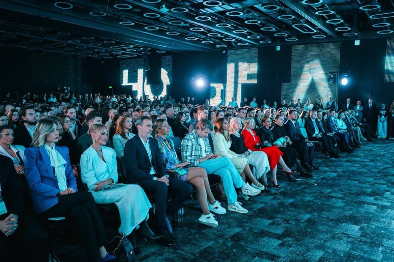 photo_5357275294747791824_y