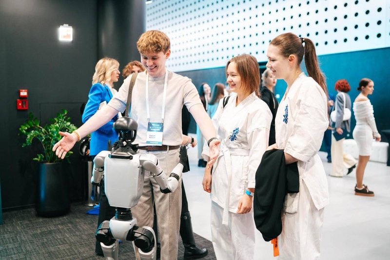 photo_5357275294747791826_y