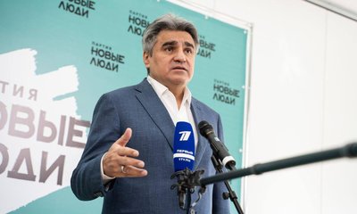 photo_5424737488527363421_y