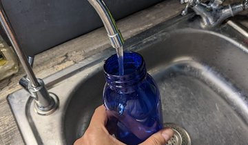 вода